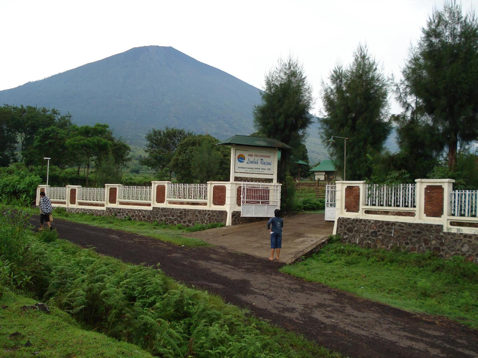 Lembah Rinjani Villa & Resto Syariah By Ecommerceloka Sembalunlawang Exterior foto
